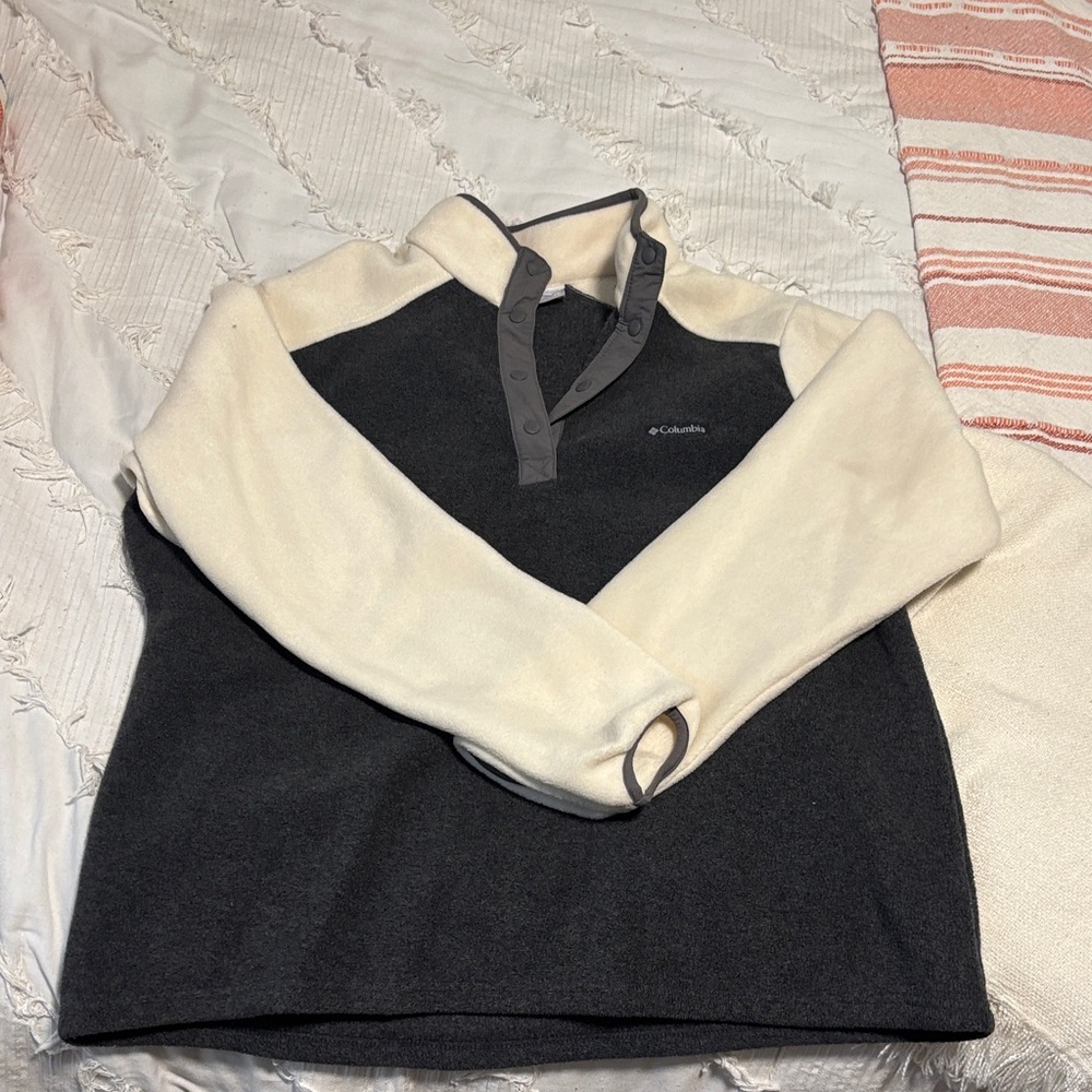 Columbia Gray and Cream Sweatshirt